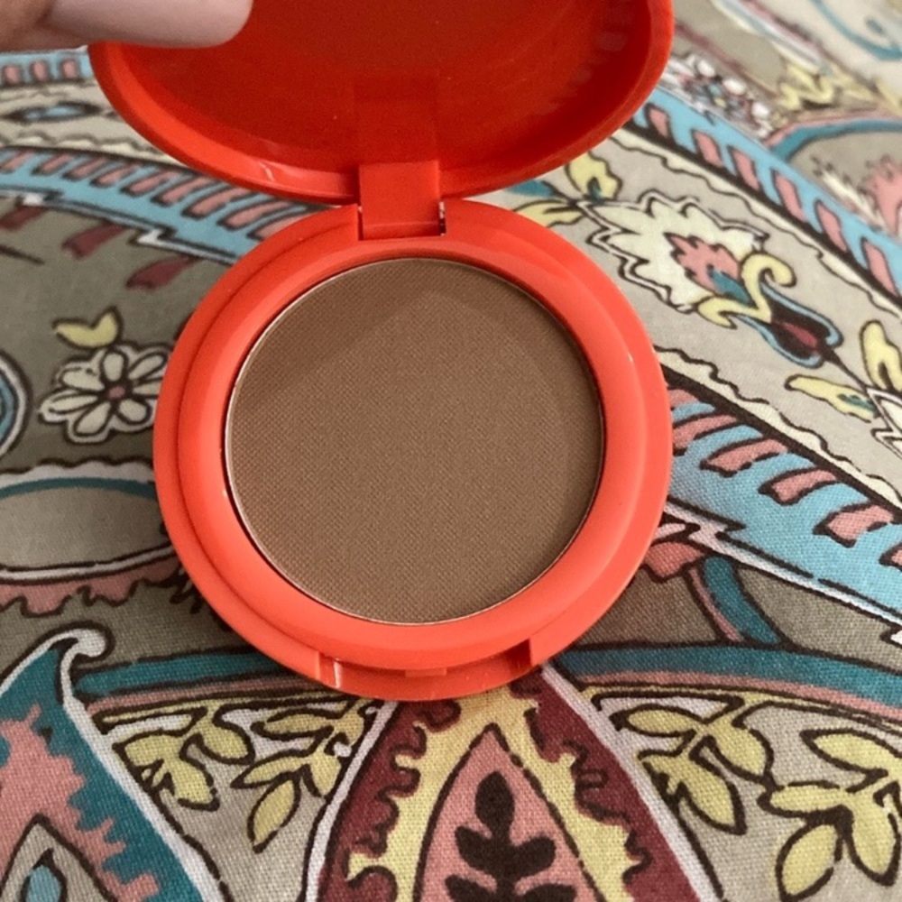 Item Beauty Matte Bronzer in Vibez